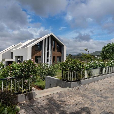 Stayvista At The Rainfield Villa With Gazebo & Lawn Nashik Bagian luar foto