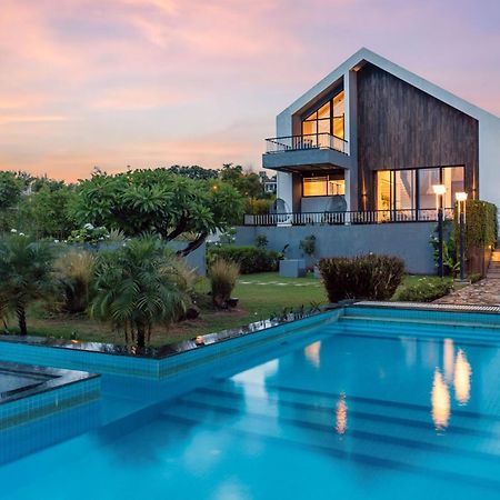 Stayvista At The Rainfield Villa With Gazebo & Lawn Nashik Bagian luar foto