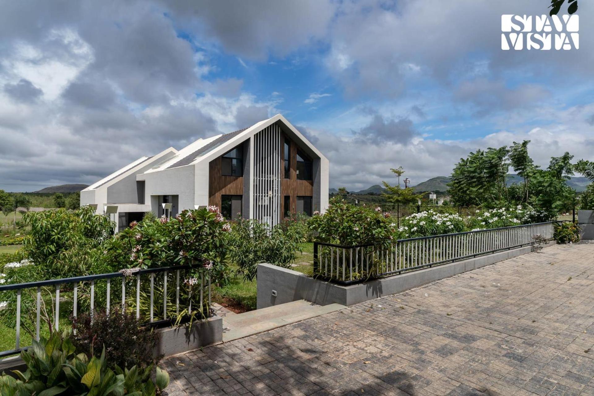 Stayvista At The Rainfield Villa With Gazebo & Lawn Nashik Bagian luar foto