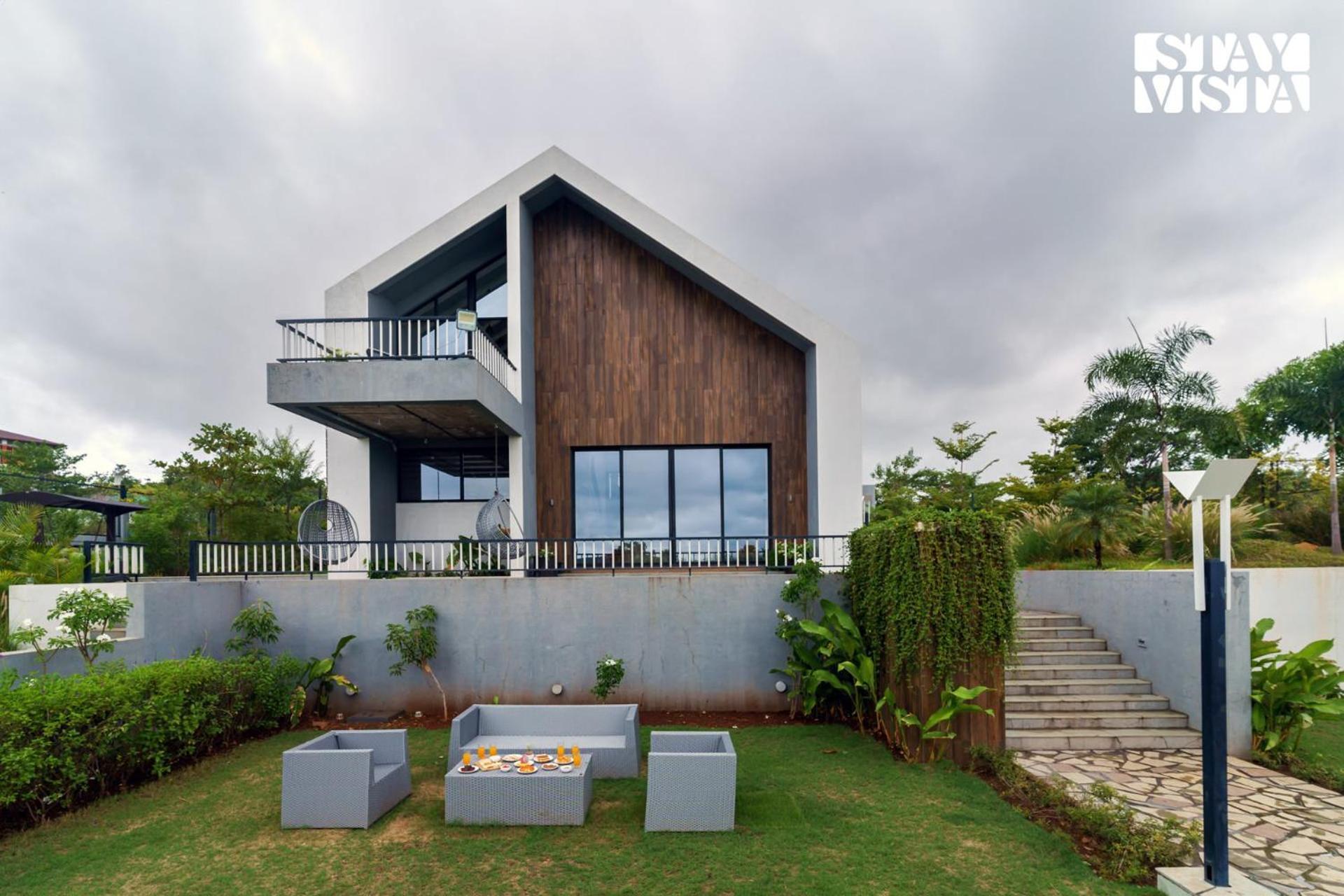 Stayvista At The Rainfield Villa With Gazebo & Lawn Nashik Bagian luar foto